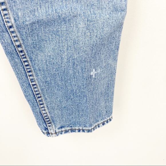 Vintage Levi’s 560 High Waisted Mom Jeans - Picture 6 of 11